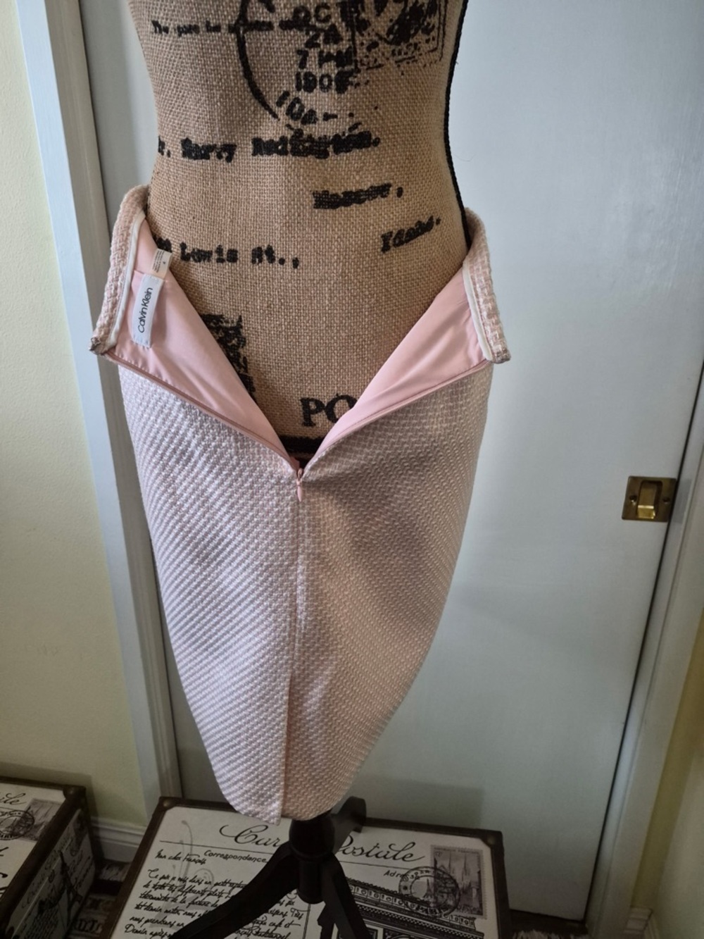 Calvin Klein Light Pink Textured Pencil Skirt - Picture 3 of 7